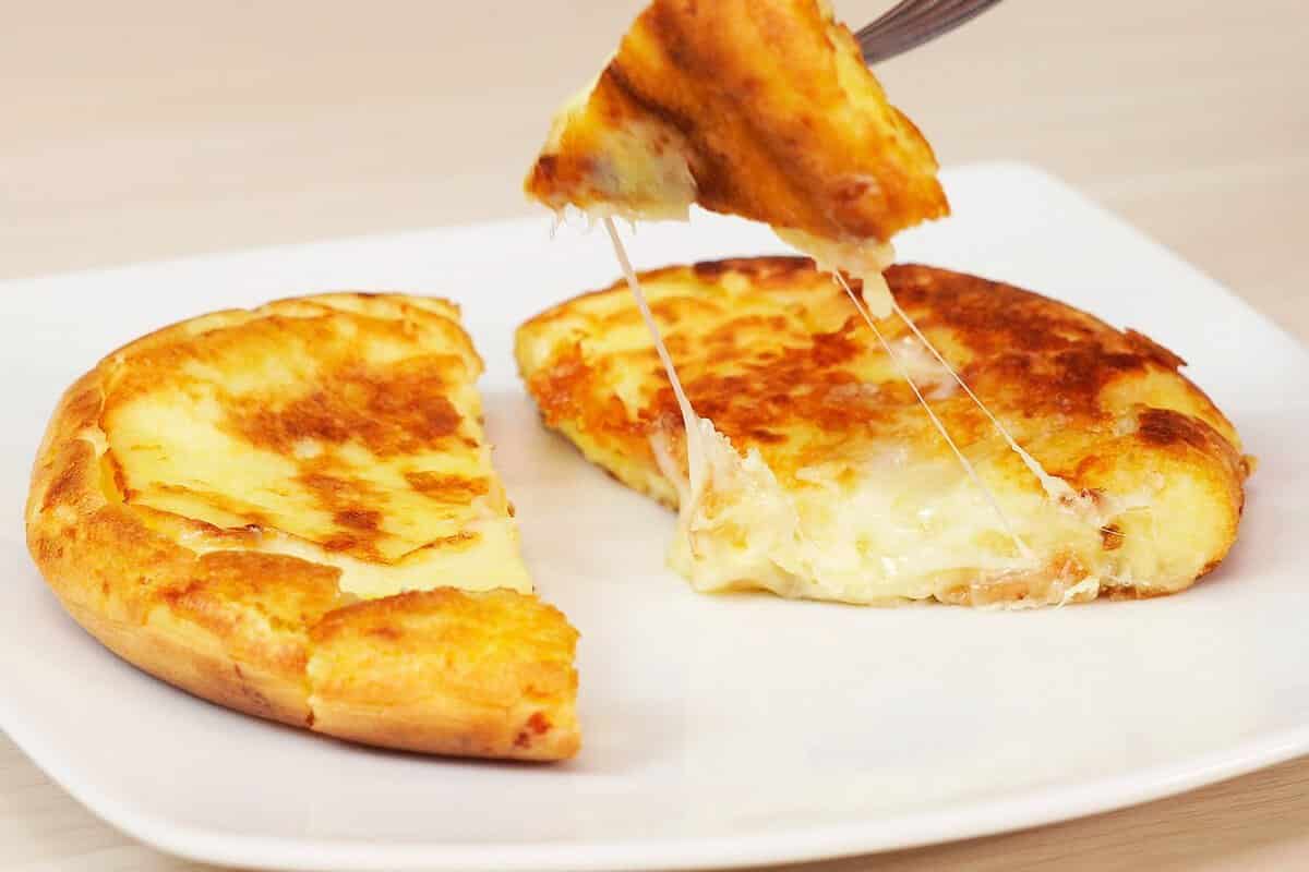 Pão de queijo de tapioca na frigideira
