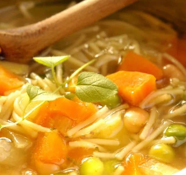 Sopa de carne moída com legumes para dias frios