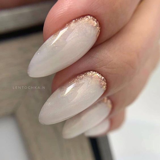 Milky nails: a volta das unhas com esmalte branquinho