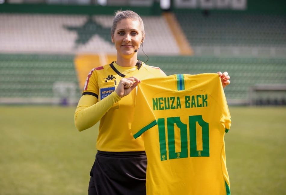 Neuza Back: quem é a 1ª árbitra brasileira na Copa do Mundo?